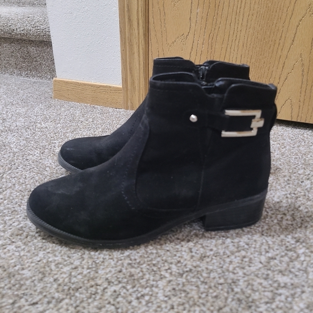Toetos Black Faux Suede Silver Buckle Ankle Boots Booties - Picture 5 of 6